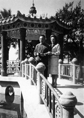公園休閒-1950年代，經國先生夫婦上了年紀，雖然不像過去那麼活潑，但夫妻倆仍不時一起到外面走走。