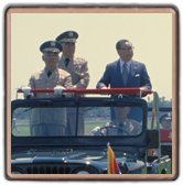 時任總統的經國先生於陸軍官校校慶校閱官校學生。(1978.06.16)