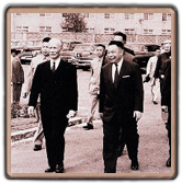 時任輔導會主任委員的經國先生參加台灣榮民總醫院開幕典禮後參觀院區，左起為陳誠副總統、趙聚鈺副主委、盧致德院長。（1959.11.01）