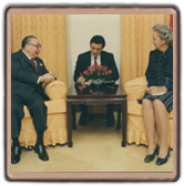 經國先生於西元1986年10月7日接見美國華盛頓郵報董事長葛蘭姆，表示將解嚴。(經國先生總統照片集)