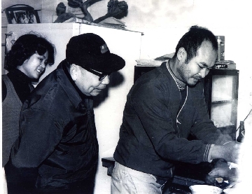民國62年，經國先生與花蓮縣長黃福壽於訪視地方後前往「液香扁食店」用餐。